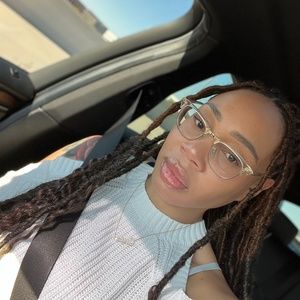 Meet your Posher, Carissa